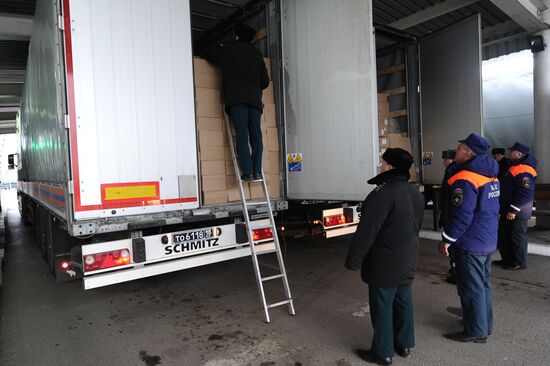 Очередная колонна МЧС России с гуманитарной помощью для жителей Донбасса прибыла на КПП "Матвеев Курган"