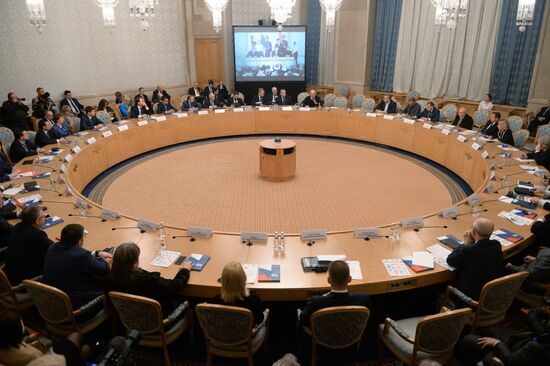 Круглый стол, посвященный первой годовщине воссоединения Крыма с Россией