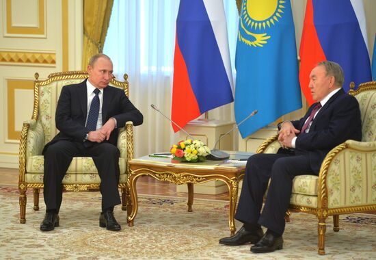 Рабочая поездка президента РФ В.Путина в Казахстан