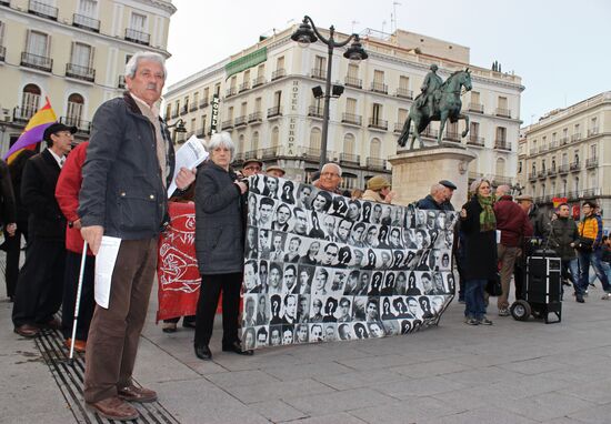 Протест движения "Платформа против безнаказанности франкизма" в Мадриде