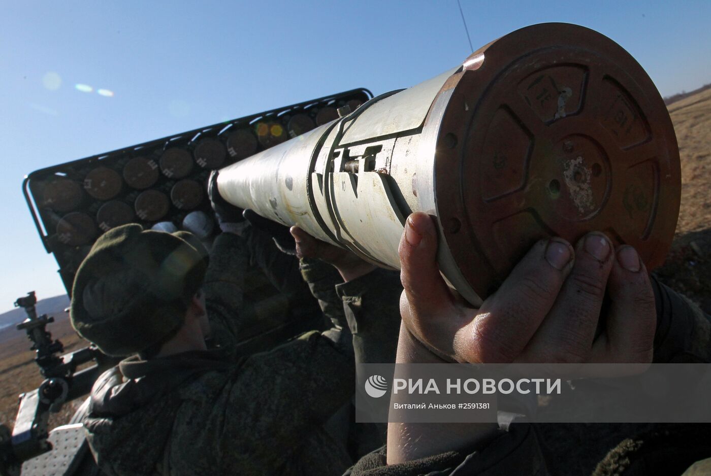 Учения артиллерийских подразделений на Сергеевском полигоне в Приморском крае