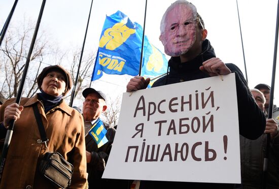 Пикет объединения "Свобода" у здания кабинета министров Украины
