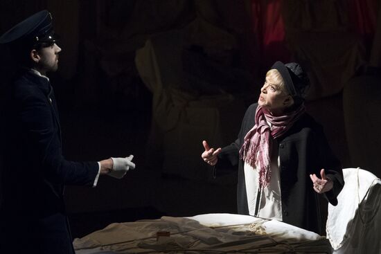 Спектакль "Алиса" БДТ имени Г.А.Товстоногова в Москве