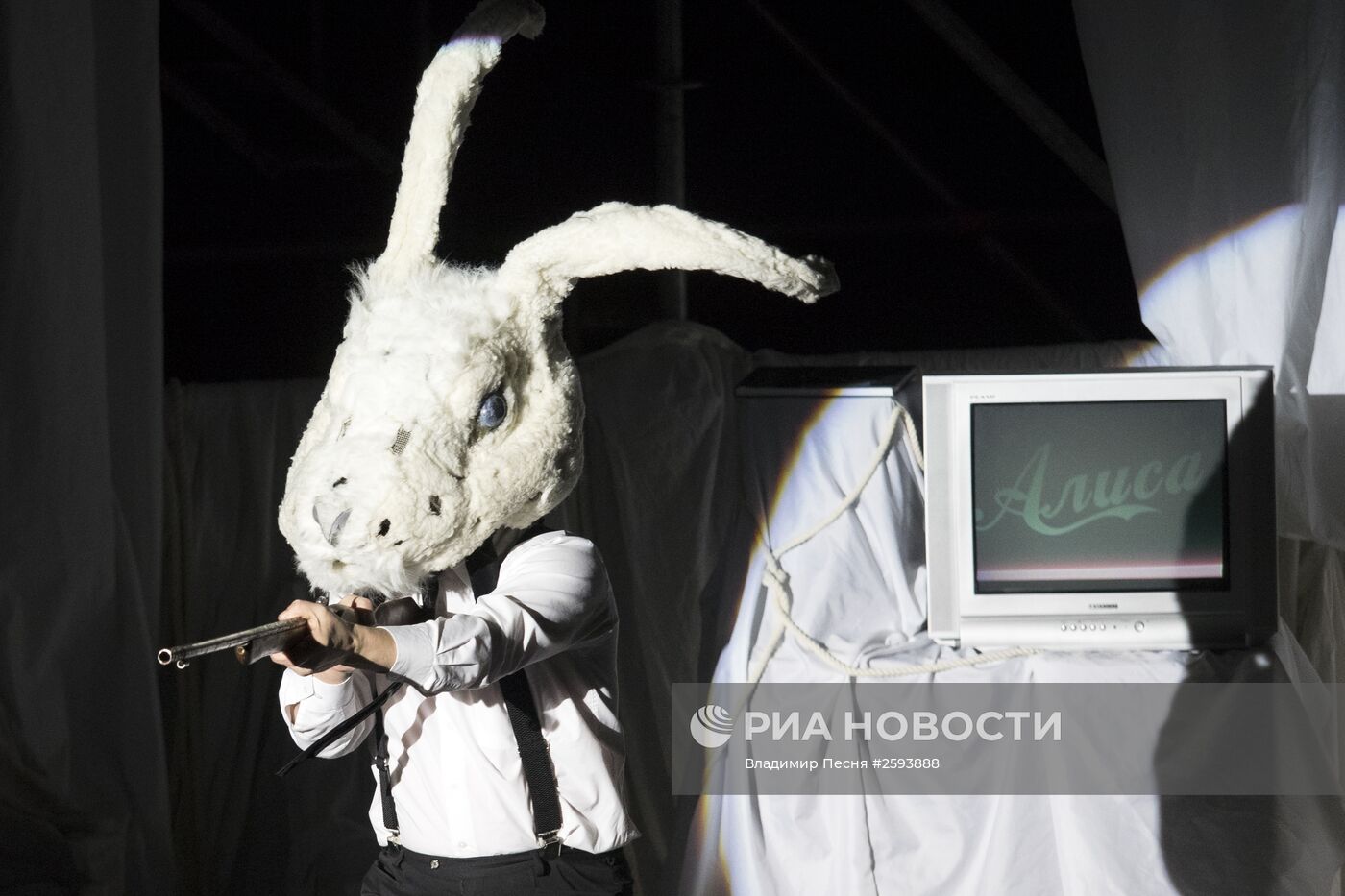 Спектакль "Алиса" БДТ имени Г.А.Товстоногова в Москве