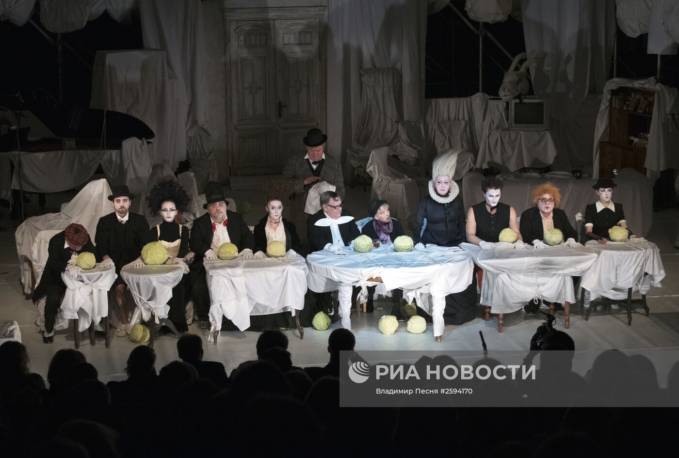 Спектакль "Алиса" БДТ имени Г.А.Товстоногова в Москве