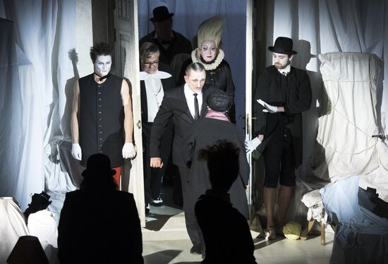 Спектакль "Алиса" БДТ имени Г.А.Товстоногова в Москве