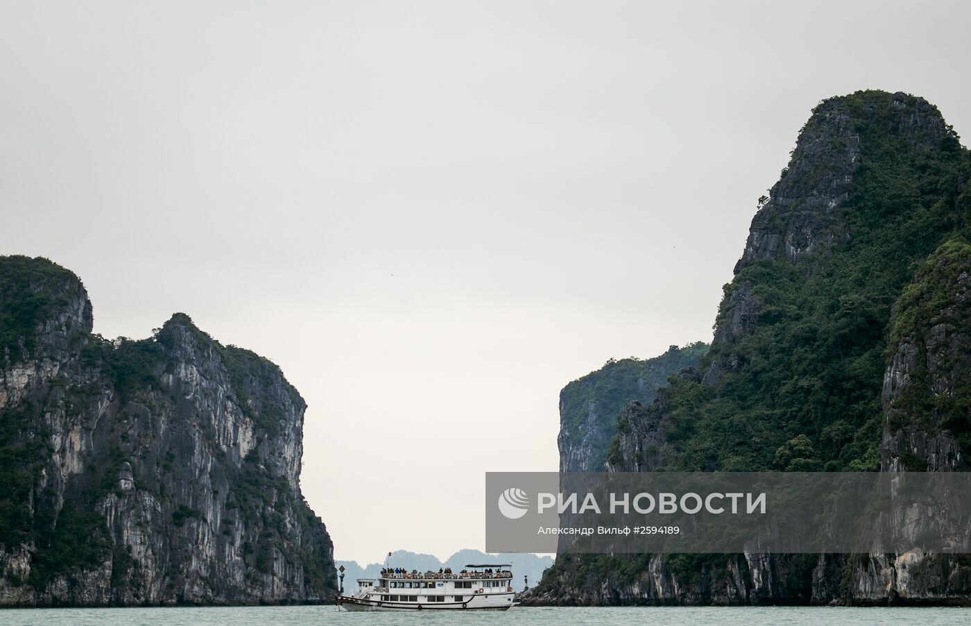 Бухта Халонг во Вьетнаме