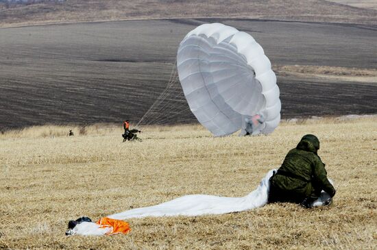 Учения воздушно-десантного соединения в Приморском крае