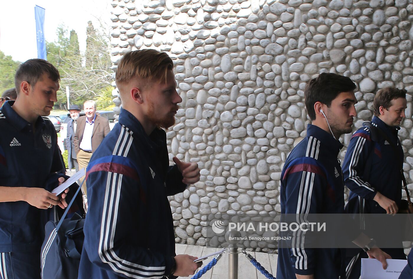 Сборная России по футболу прибыла в отель в Подгорице