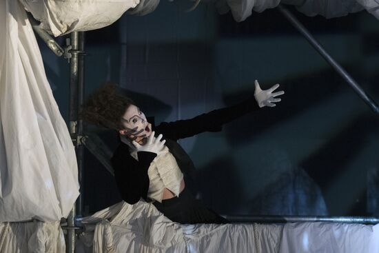 Спектакль "Алиса" БДТ имени Г.А.Товстоногова в Москве