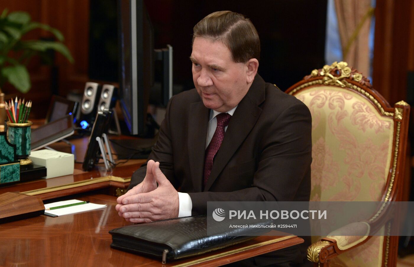 Президент России В.Путин провел встречу с губернатором Курской области А.Михайловым