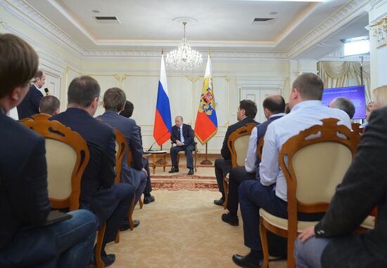Президент РФ В.Путин встретился с интернет-предпринимателями и представителями ФРИИ