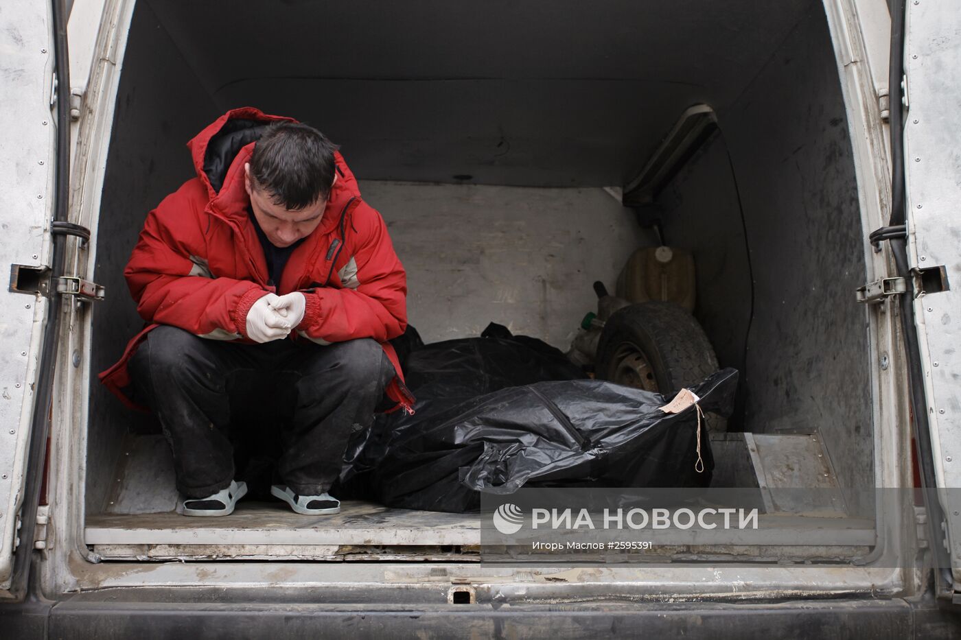 Передача тел погибших украинских силовиков в Донецке