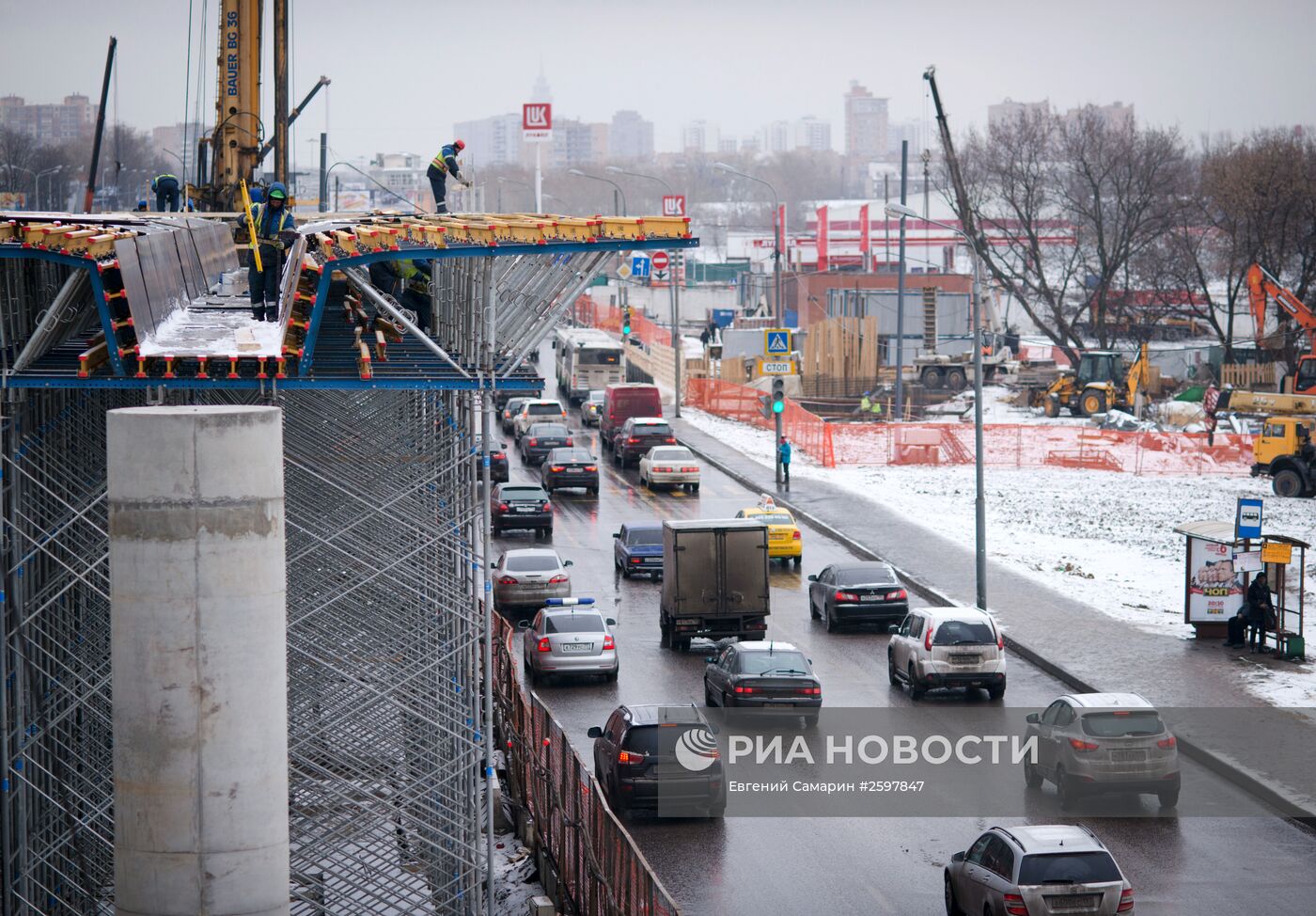 С.Собянин осмотрел ход строительства эстакады на Волоколамском шоссе