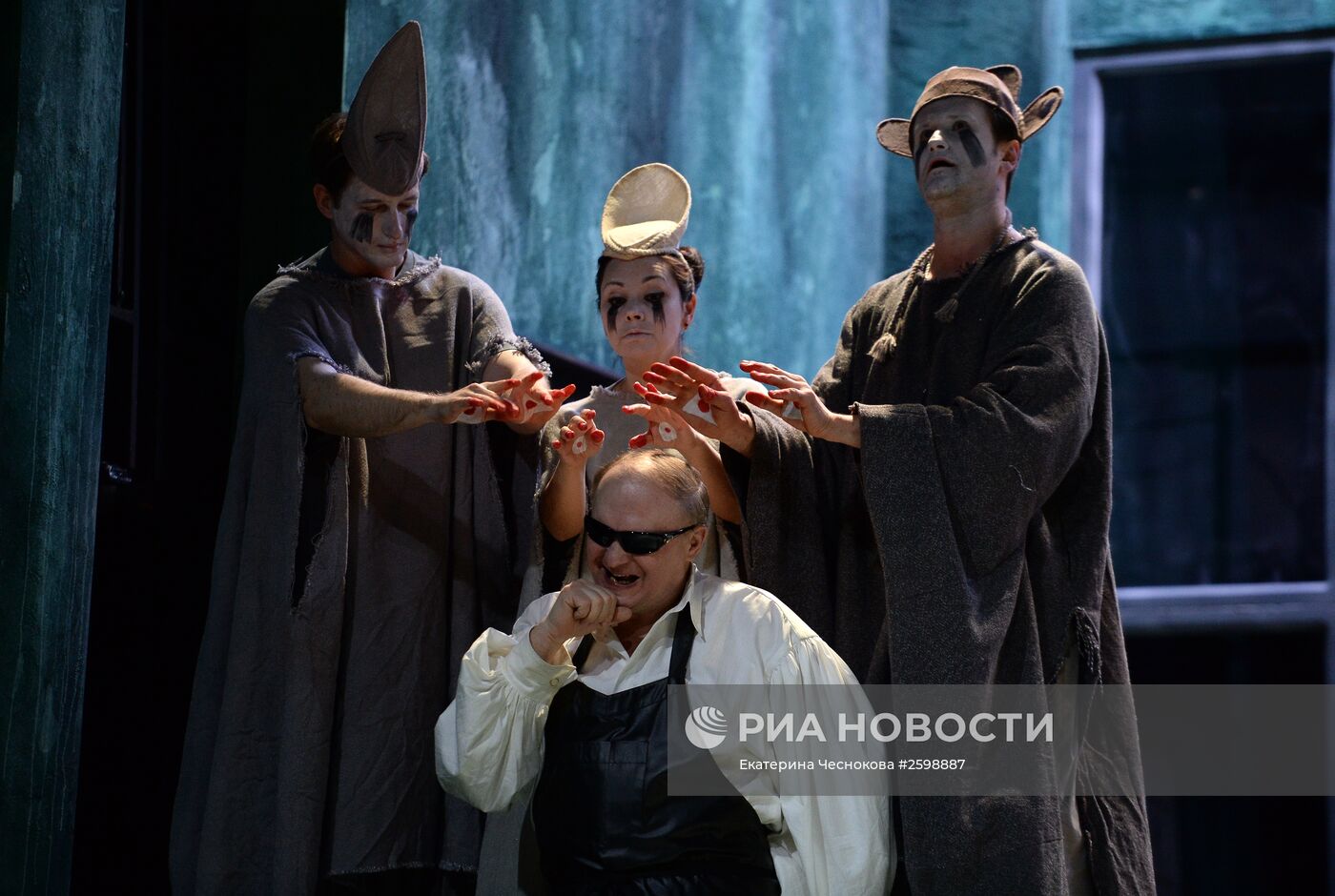 Прогон оперы А.Маноцкова "Титий Безупречный" в постановке режиссера В.Мирзоева