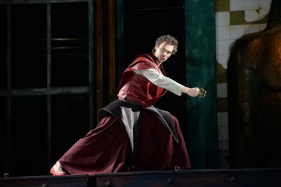 Прогон оперы А.Маноцкова "Титий Безупречный" в постановке режиссера В.Мирзоева