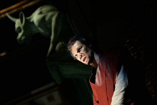 Прогон оперы А.Маноцкова "Титий Безупречный" в постановке режиссера В.Мирзоева