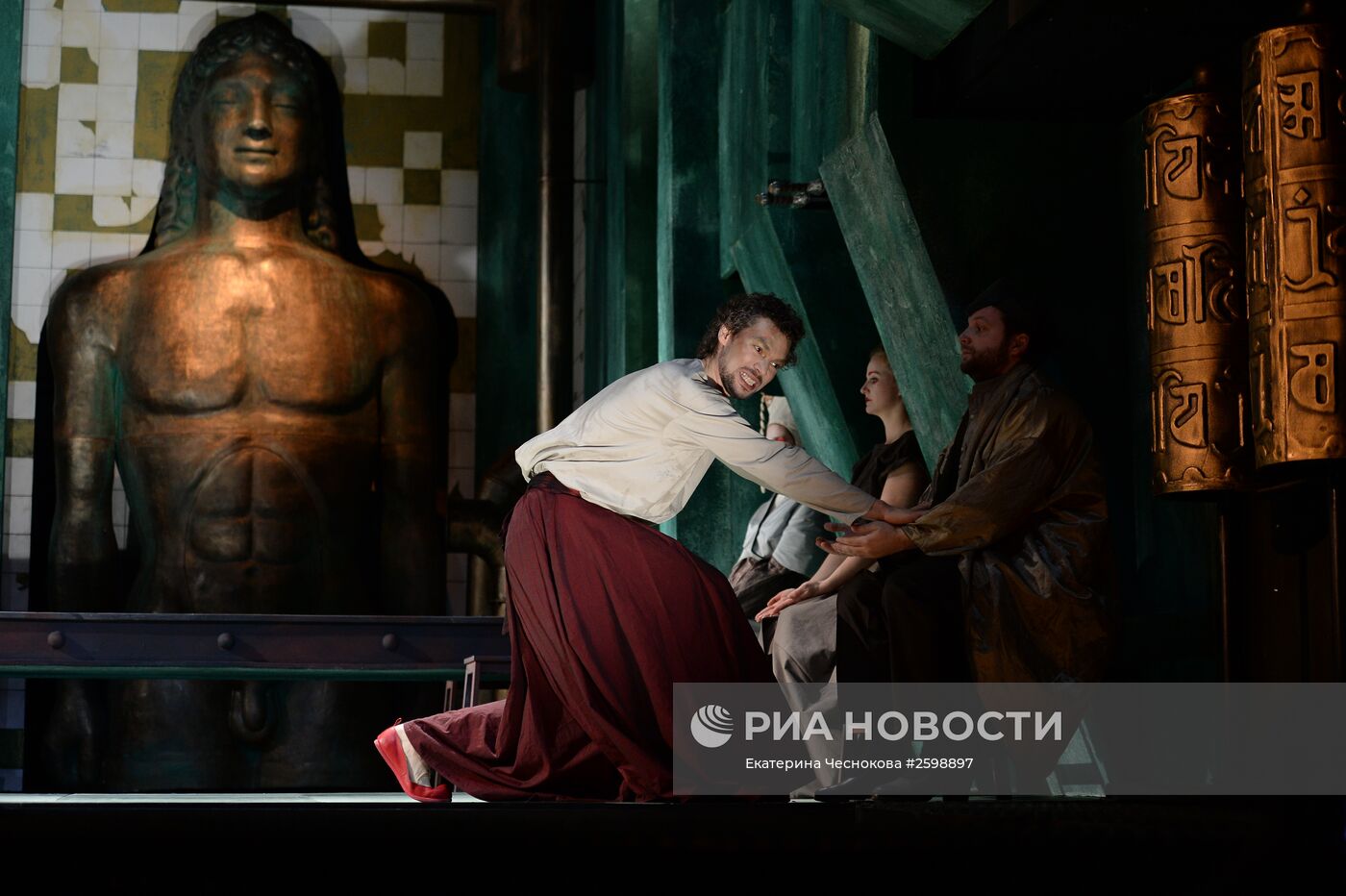 Прогон оперы А.Маноцкова "Титий Безупречный" в постановке режиссера В.Мирзоева