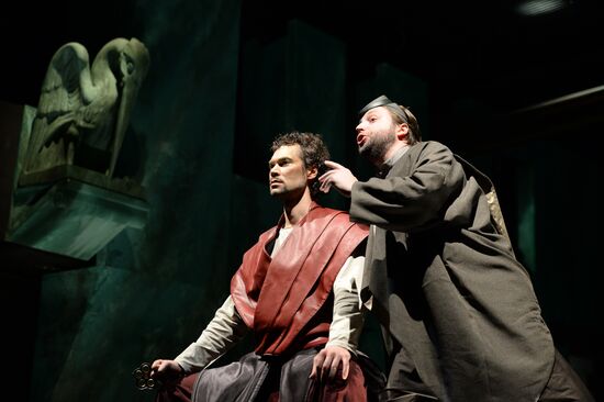 Прогон оперы А.Маноцкова "Титий Безупречный" в постановке режиссера В.Мирзоева