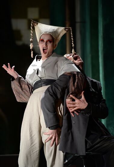 Прогон оперы А.Маноцкова "Титий Безупречный" в постановке режиссера В.Мирзоева