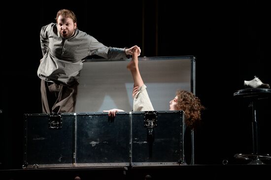 Прогон оперы А.Маноцкова "Титий Безупречный" в постановке режиссера В.Мирзоева