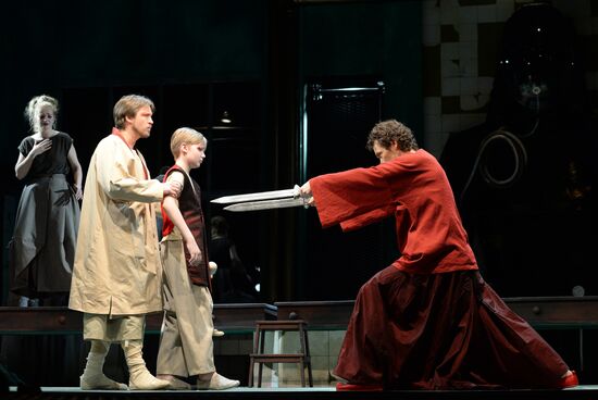 Прогон оперы А.Маноцкова "Титий Безупречный" в постановке режиссера В.Мирзоева