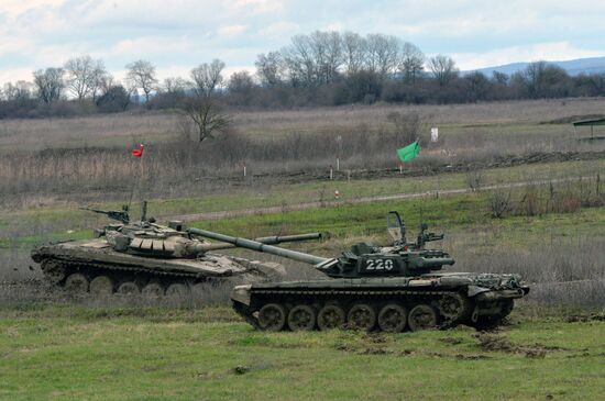 Соревнования по танковому биатлону в Чеченской республике