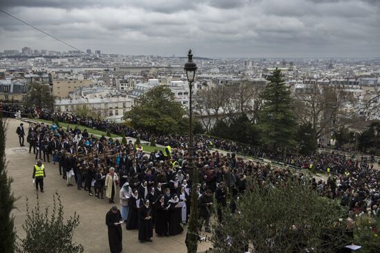 Католическая Страстная пятница в Париже