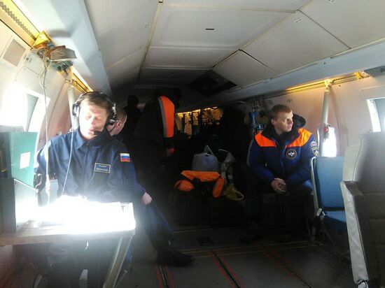 Поисково-спасательная операция в районе крушения траулера в Охотском море