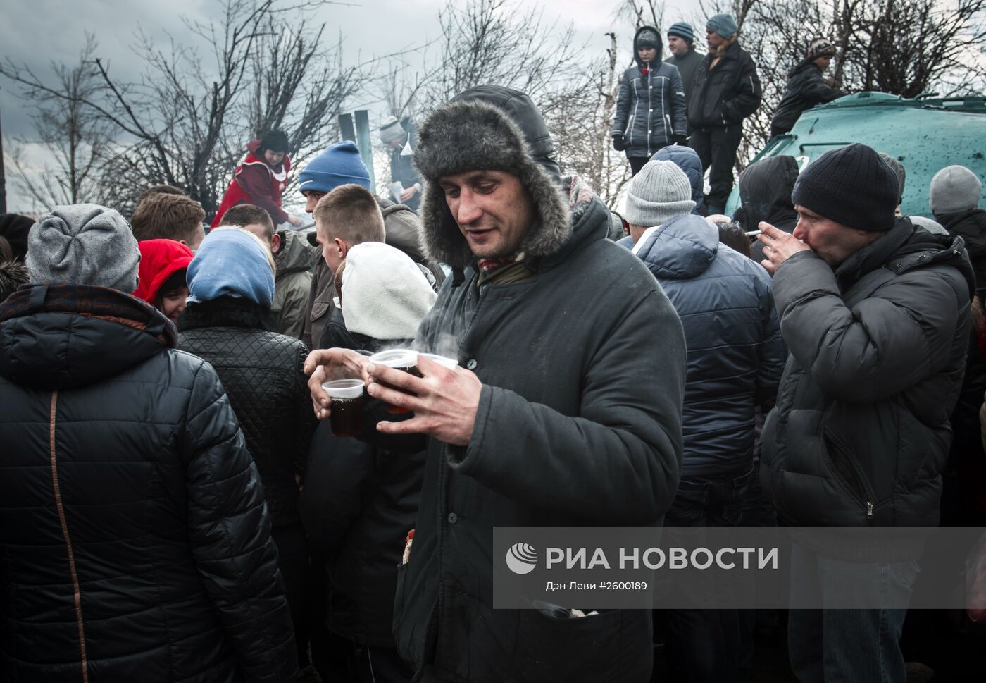 Жители ДНР приняли участие в субботнике у мемориального комплекса "Саур-Могила"