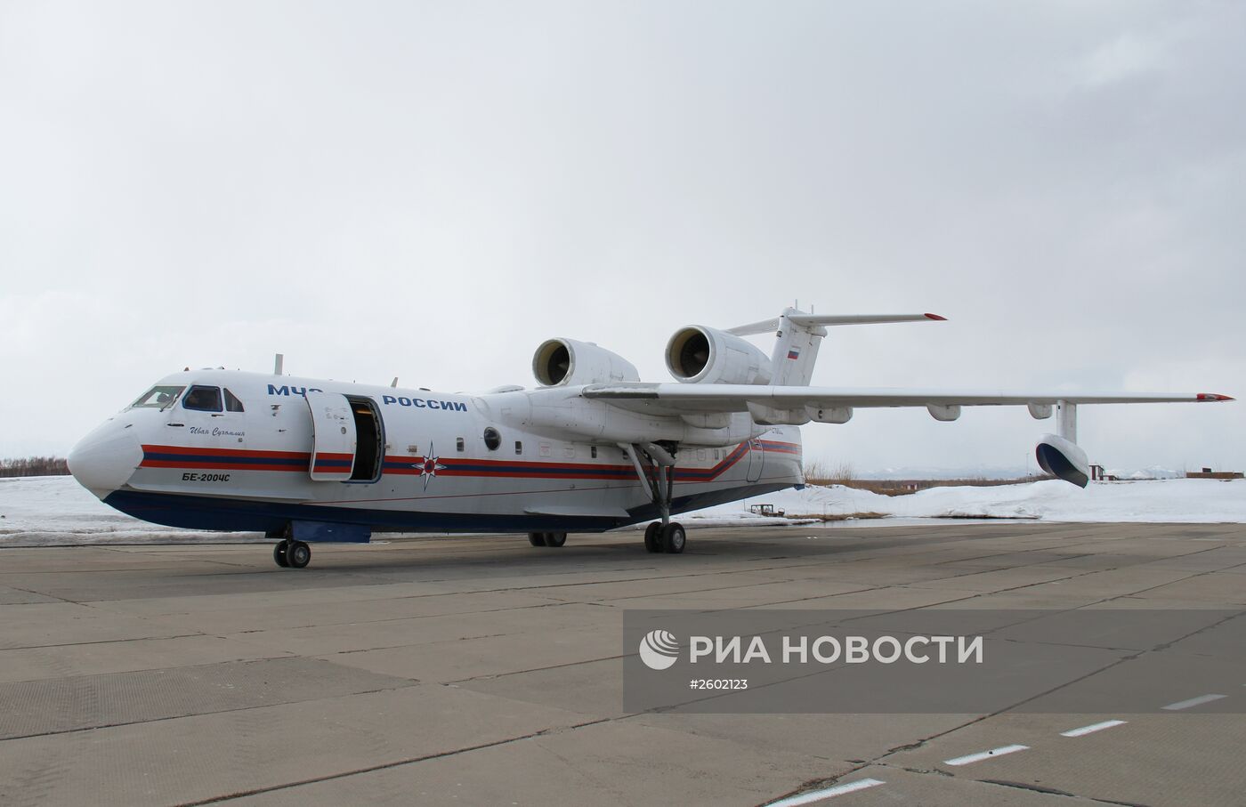 Отправка спасенных моряков самолетом МЧС России во Владивосток