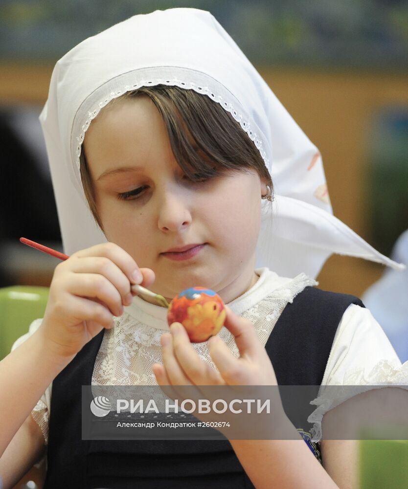 Роспись яиц в православной гимназии Челябинска