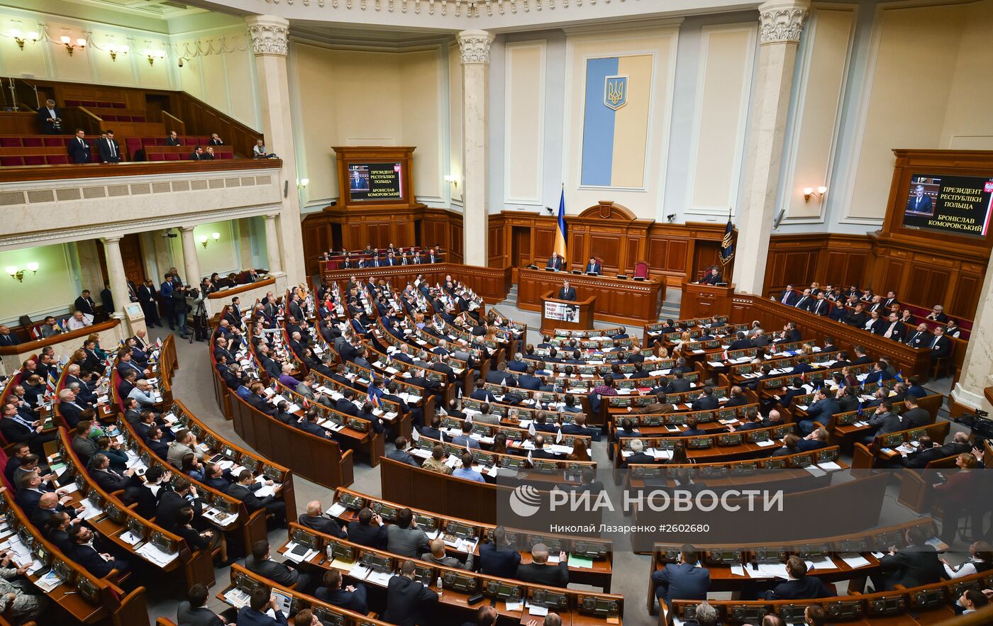Заседание парламента в здании Верховной Рады Украины в Киеве