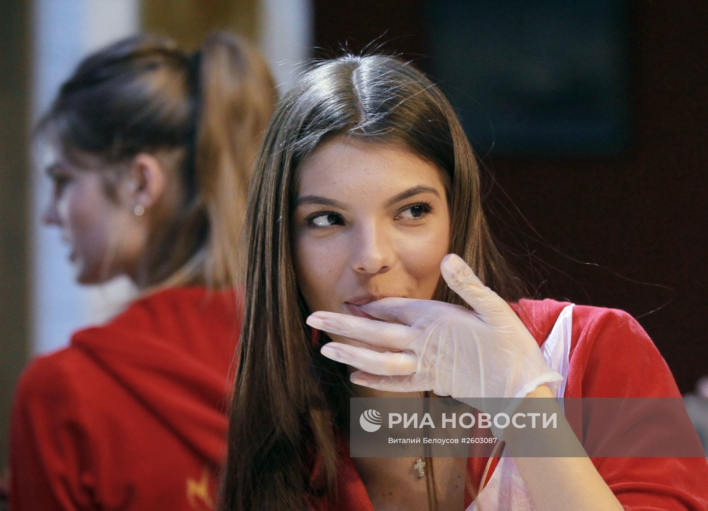 Участницы конкурса "Мисс Россия" готовятся к празднованию Пасхи