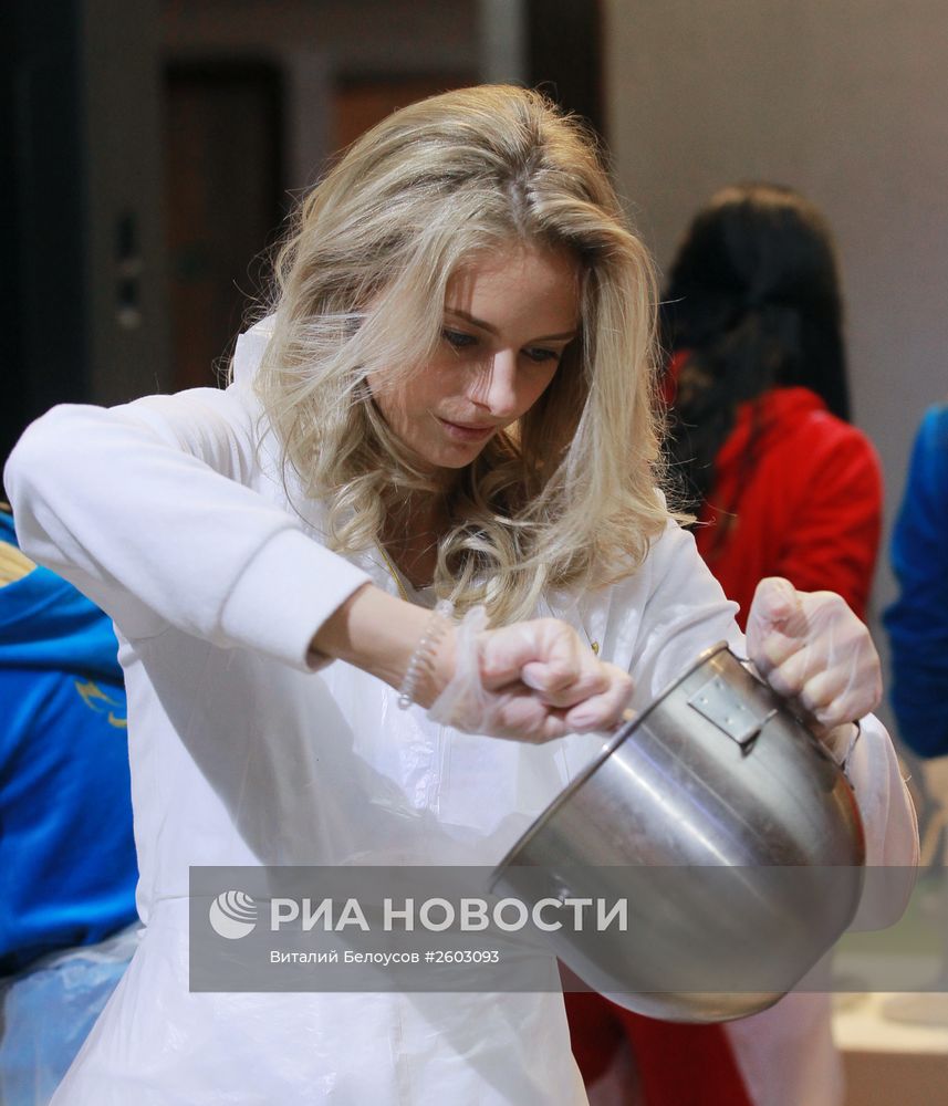 Участницы конкурса "Мисс Россия" готовятся к празднованию Пасхи