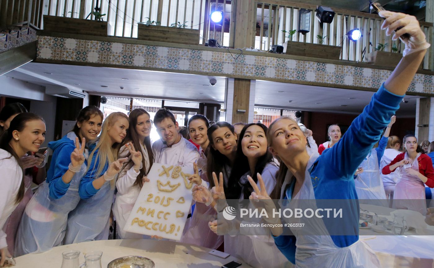 Участницы конкурса "Мисс Россия" готовятся к празднованию Пасхи