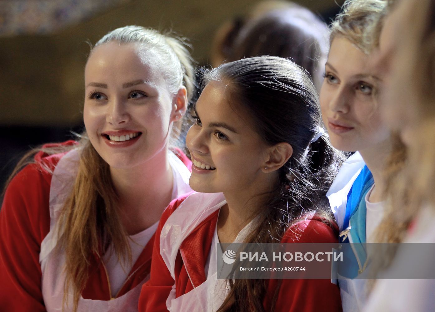 Участницы конкурса "Мисс Россия" готовятся к празднованию Пасхи