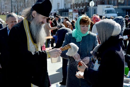 Освящение пасхальных куличей в Великую субботу в Белоруссии