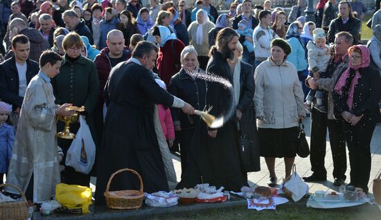 Освящение пасхальных куличей в Великую субботу в Белоруссии