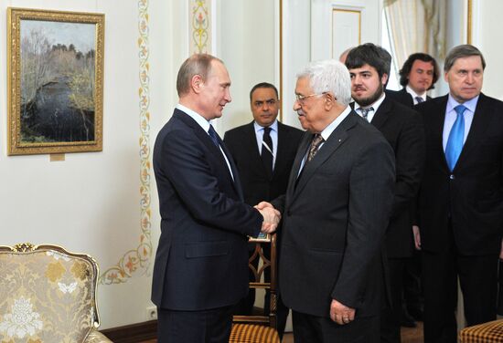 Президент РФ В.Путин встретился с президентом Палестины М. Аббасом