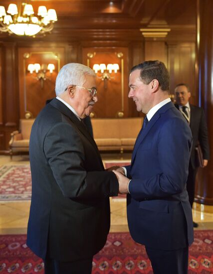 Премьер-министр РФ Д.Медведев встретился с президентом Палестины М. Аббасом