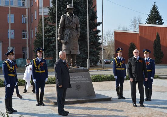Открытие памятника советскому разведчику Исхаку Ахмерову в Челябинске