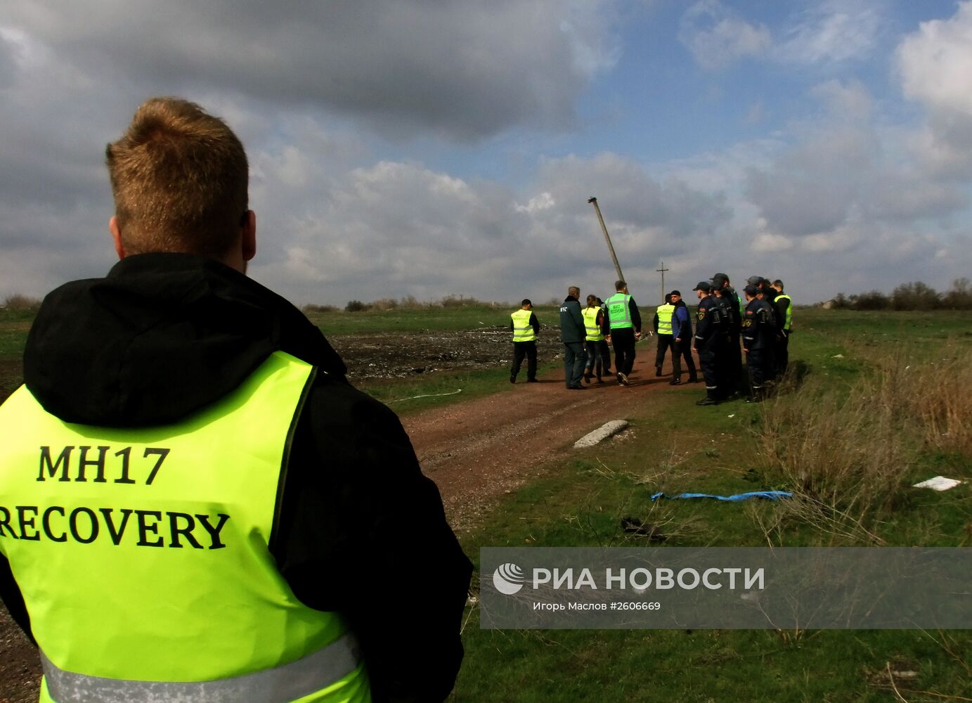 Эксперты из Нидерландов и Малайзии посетили место крушения "Боинга" в Донецкой области