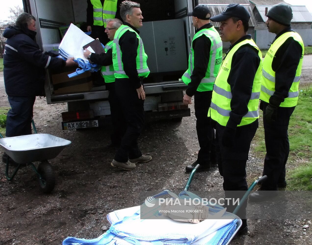 Эксперты из Нидерландов и Малайзии посетили место крушения "Боинга" в Донецкой области