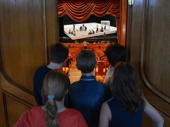 Экскурсия для школьников в театре "Новая опера"