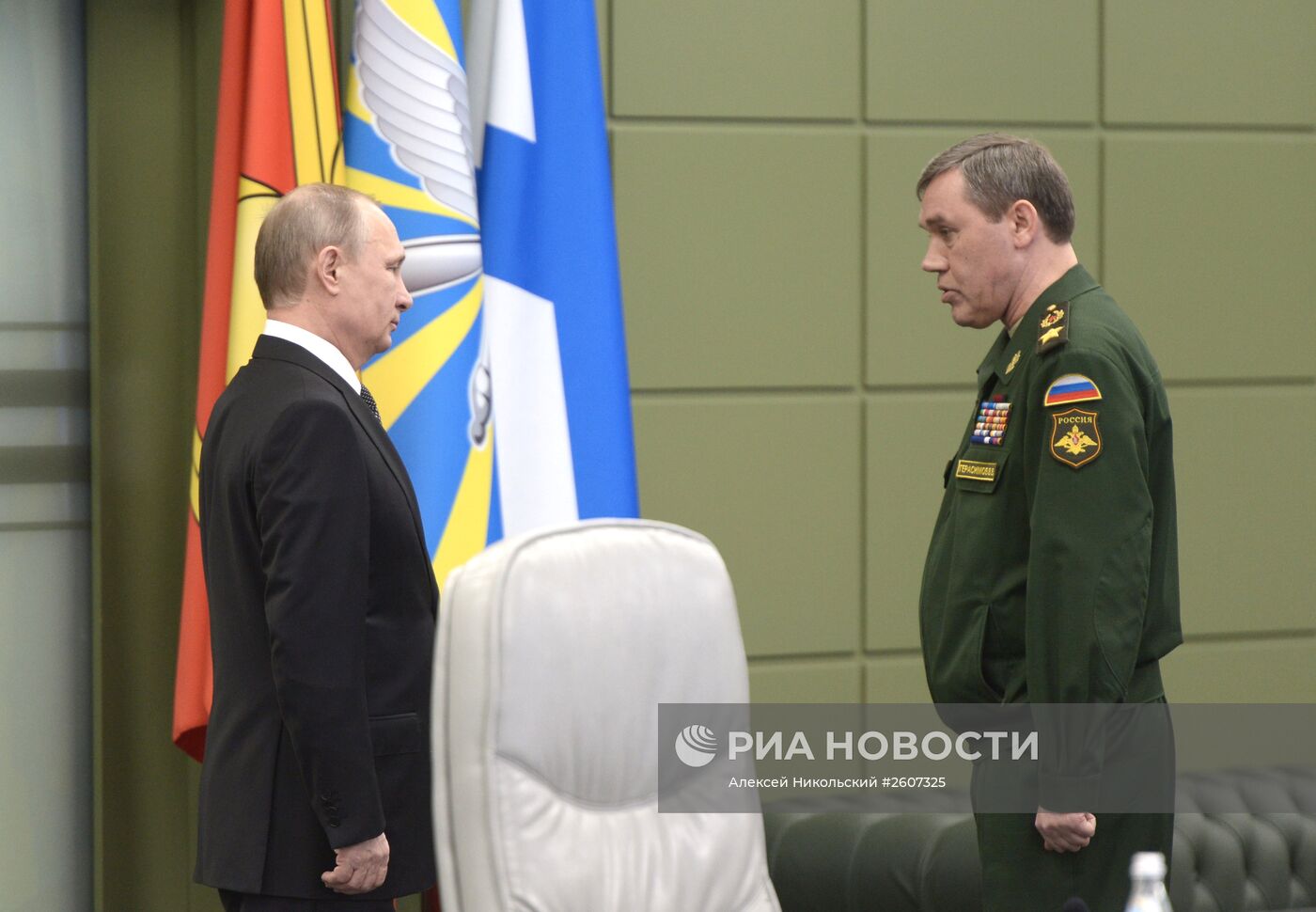 Президент РФ В.Путин посетил Национальный центр управления обороной РФ