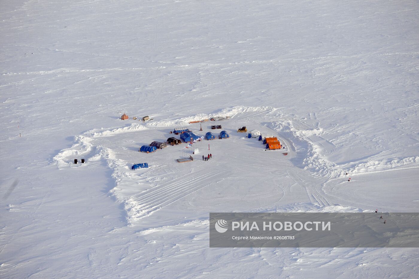 Открытие дрейфующей станции "Северный полюс-2015" в Северном Ледовитом океане