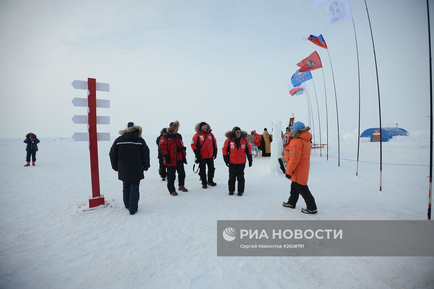 Открытие дрейфующей станции "Северный полюс-2015" в Северном Ледовитом океане