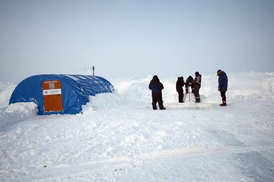 Открытие дрейфующей станции "Северный полюс-2015" в Северном Ледовитом океане