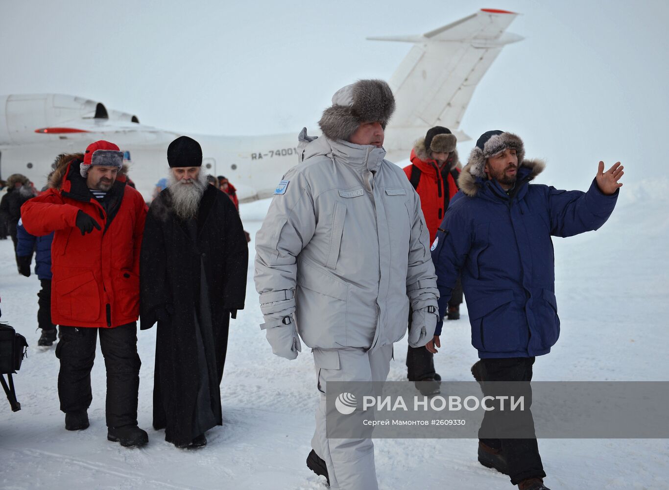 Открытие дрейфующей станции "Северный полюс-2015" в Северном Ледовитом океане